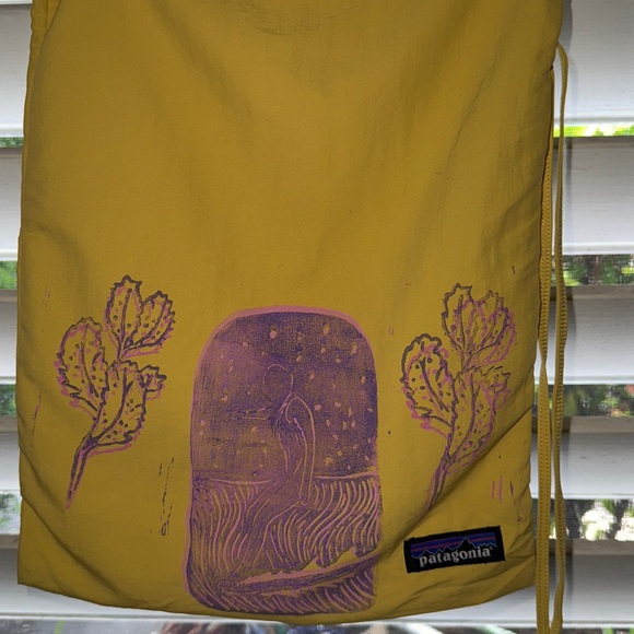 Patagonia Mustard Bag with Violet Graphic - Picture 3 of 4